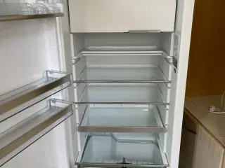 Køleskab integrerbar med frostboks