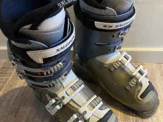 Salomon skistøvle str 39,5 kan sendes