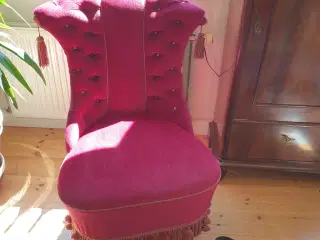 Fin gammel stol i rød velour 