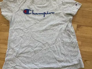 Champion t-shirt