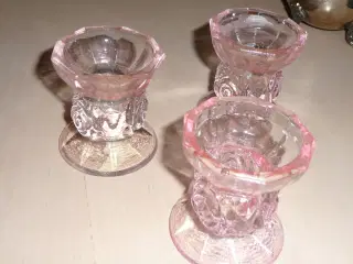 3 glas lysestager i sart rosa.