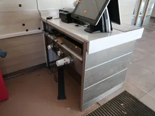 Disk med indhold (elektronik udstyr medfølger ikke)