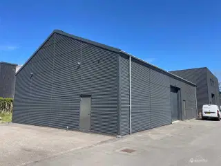 Præsentabel ejendom med 290m² kold lager og 116m² kontor