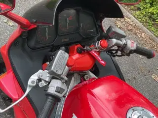 Honda vfr 750 