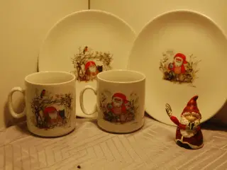 Lot 5.    2 kopper 2 talerkener og en nisse.     