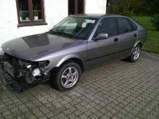 Reservedelsbil SAAB 9-3 Årg. 2002 . Dele Fra