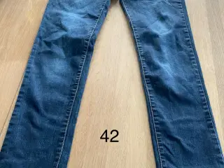 Jeans str 42