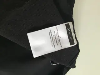 Pæn Hagløfs jakke i sort med stretch