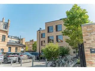 Gennemført kontordomicil med rå detaljer