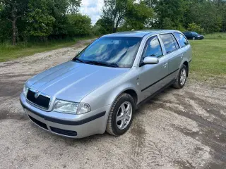 Skoda Octavia 1,6 Ambiente Combi