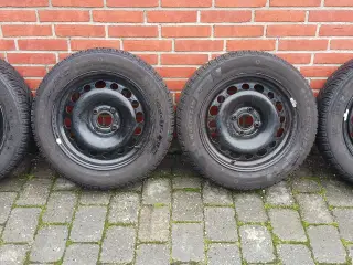4 vinterdæk på stålfælge. Citroen C3/Peugeot 208 