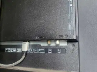 65 tommer smart tv mærke sharp 