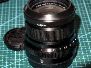 Fuji XF 23 mm 2.0  R  RW (Front- og bag-cap).