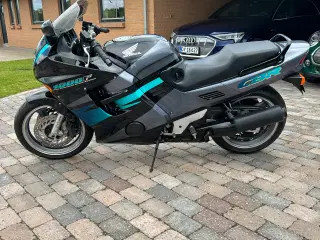 Honda cbr 1000 F 