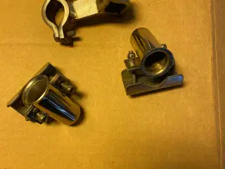 Holdere til montering på søgelænderet.