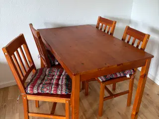 Spisebordssæt m. 4 stole
