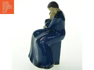 Keramikskulptur af omfavnende par fra JIE (str. 19 cm)