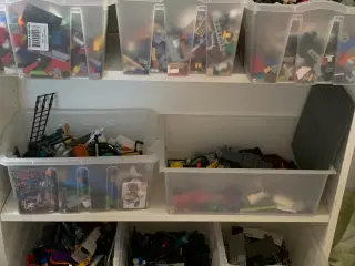 Kasser med blandet Lego 250kr pr kasse 
