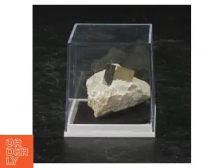 Mineralsamling i displayboks (str. 5,5 cm)