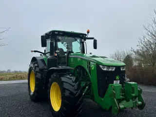 John Deere 8320R 