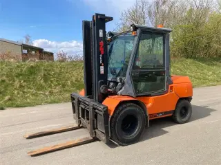 Toyota 02-F045 Hydraulisk sideskift og justerbare gafler