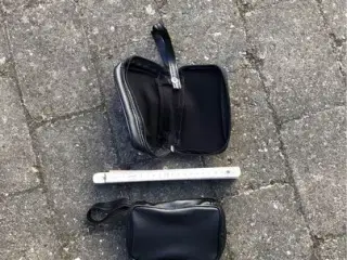 Små sorte tasker/etui