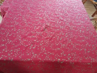 Velholdt juledug ( 284 cm x 143 cm).