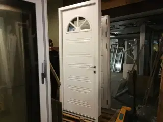 NY FACADEDØR TRÆ/ALU 94,8x228,7 KR. 5.500