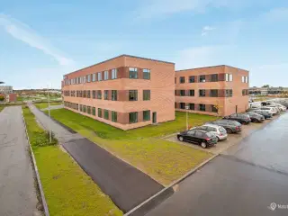 Moderne og lyst lejemål i flot ejendom