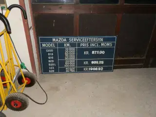 Gammelt MAZDA serviceskilt