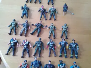 Figurer militær politi og tilbehør, våben m.m.