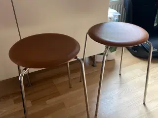 Fritz Hansen skamler dot