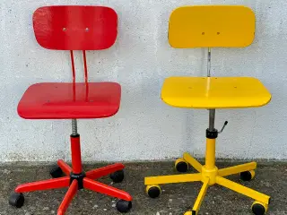 Rød og gul retro kontorstole 