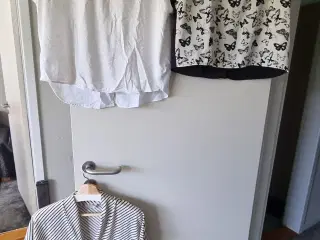 Bluser fra Hennes og Mauritz og Only.  Str M pris 