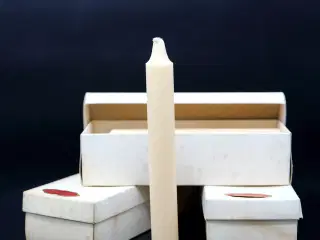 Gamle stearinlys – 18 stk. – 30 kr.