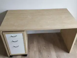 Godt holdbart skrivebord 
