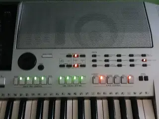 Sælges  yamaha psr  S900.