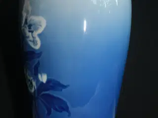 "Julerose" vase fra Bing og Grøndahl