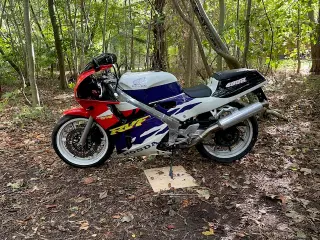 Honda VFR 400 R (NC30)