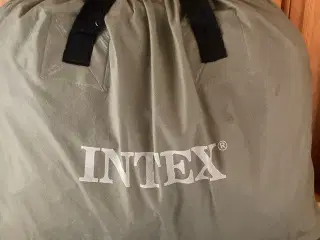 INTEX luftmadras m indbygget pumpe 