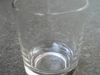 Frokosttalerkner + Vandglas sælges