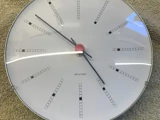 Vægur, Arne Jacobsen