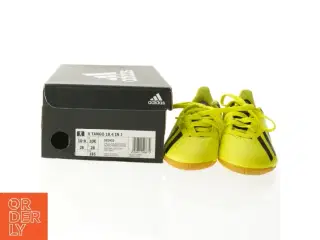 Sko fra Adidas (str. 28)