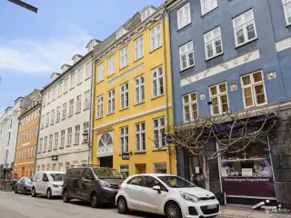 Centralt beliggende lejemål i det historiske Latinerkvarter.