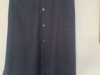 Lang blå nederdel med lommer  str 38 