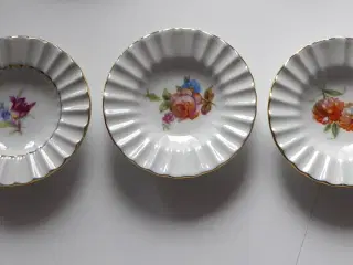 Guld-staffeleret askebæger fra Lyngby Porcelæn