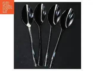 4 Sølvfarvede plastikskeer (str. 4 styk. 19 cm)