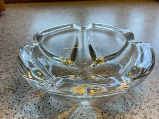 Glas askebæger. Diameter 16 cm, vægt 924 gram. 