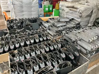 200 Uni feeders med monteringsholder