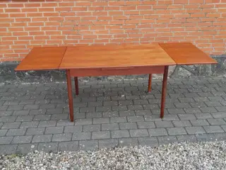 Spisebord med Hollandsk udtræk